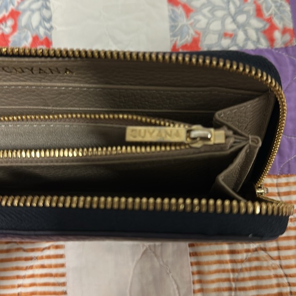 Cuyana - Navy Blue Zip-up pebbled Leather Wallet - Picture 5 of 11